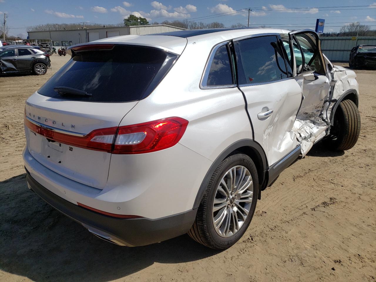 Photo 4 from auction – 2018 LINCOLN MKX RESERV with VIN 2LMPJ6LR3JBL11673