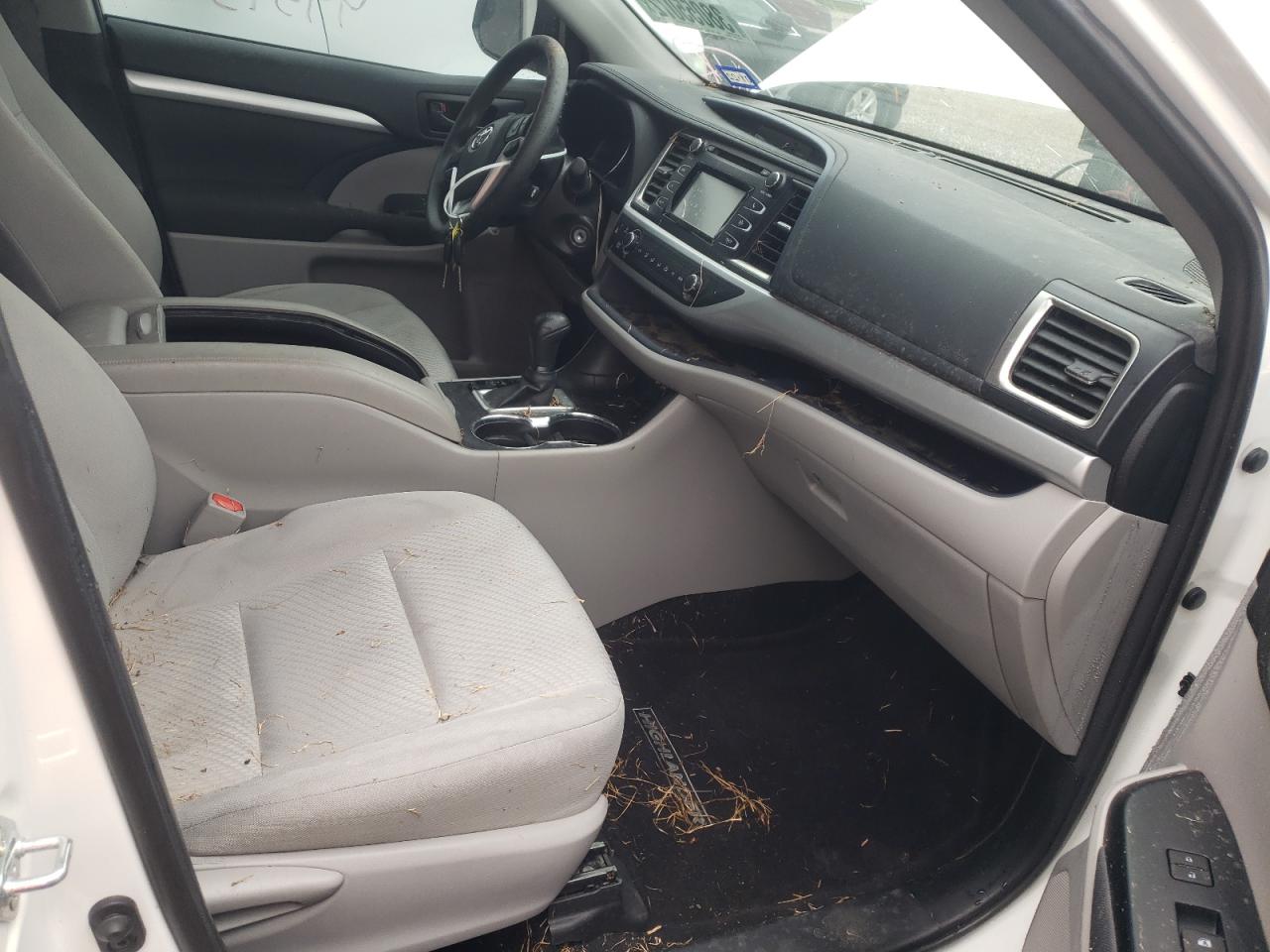 Photo 5 from auction – 2019 TOYOTA HIGHLANDER with VIN 5TDZZRFH4KS360032