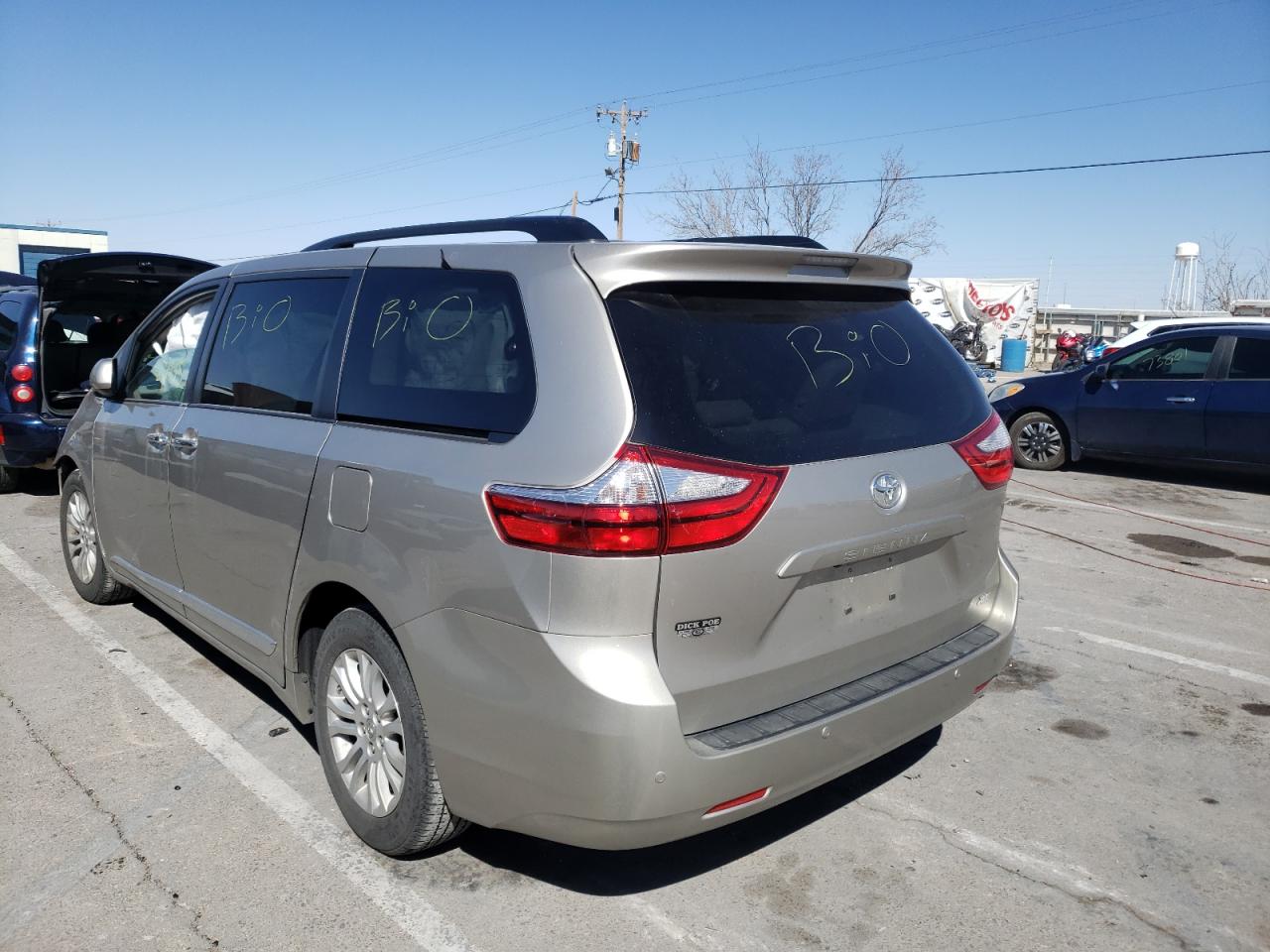 Photo 3 from auction – 2016 TOYOTA SIENNA XLE with VIN 5TDYK3DCXGS736468