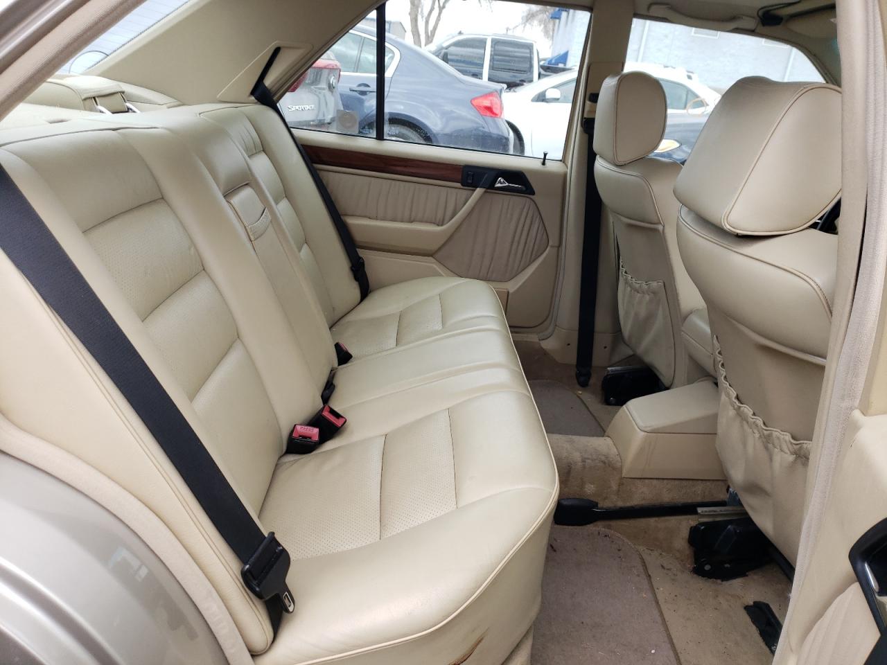 Photo 6 from auction – 1991 MERCEDES-BENZ 300 E with VIN WDBEA30E2MB498775