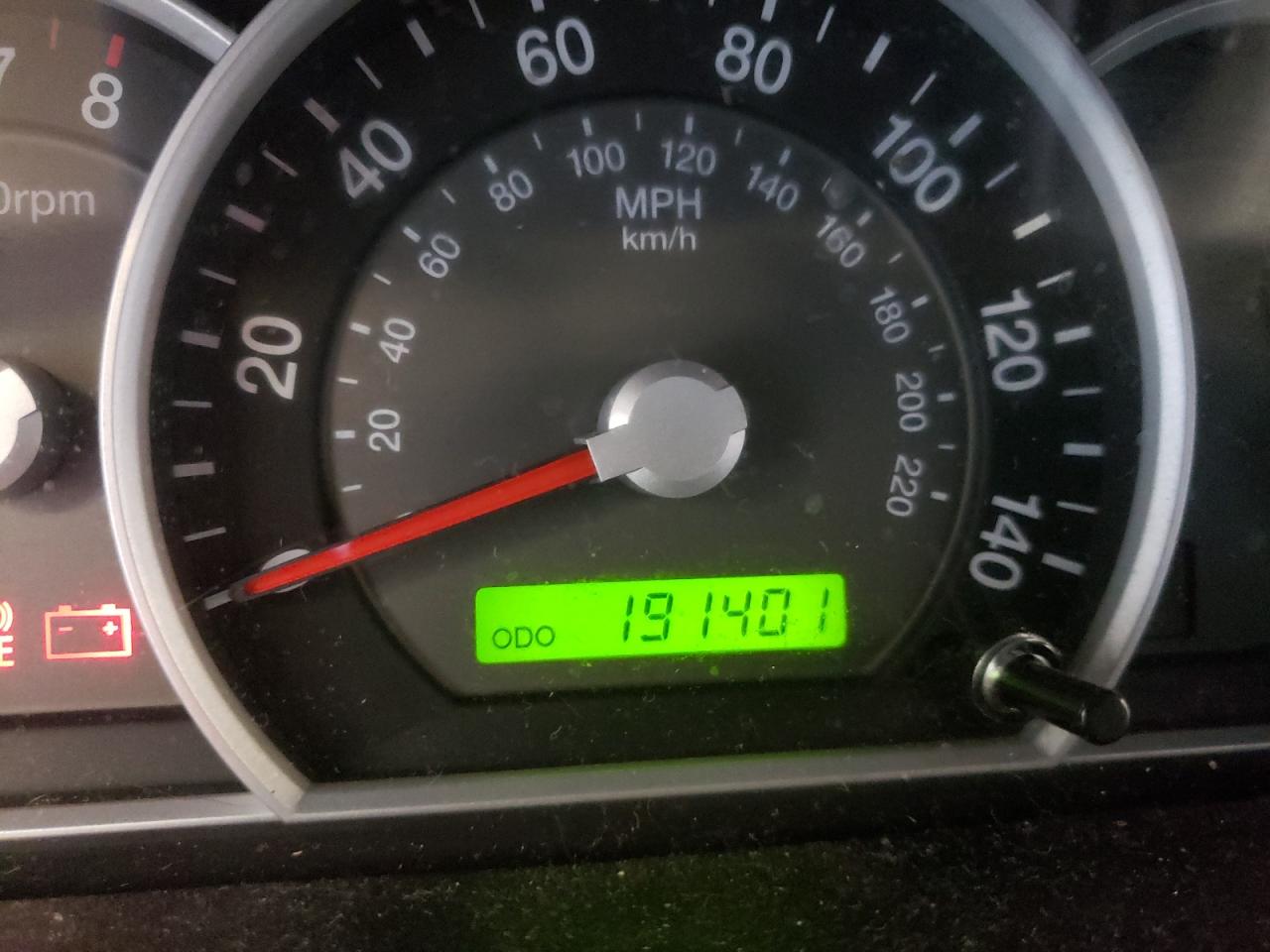 Photo 8 from auction – 2008 KIA SORENTO EX with VIN KNDJD735585855591