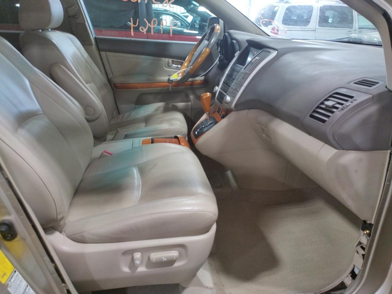 Photo 5 from auction – 2005 LEXUS RX 330 with VIN 2T2HA31U15C049834