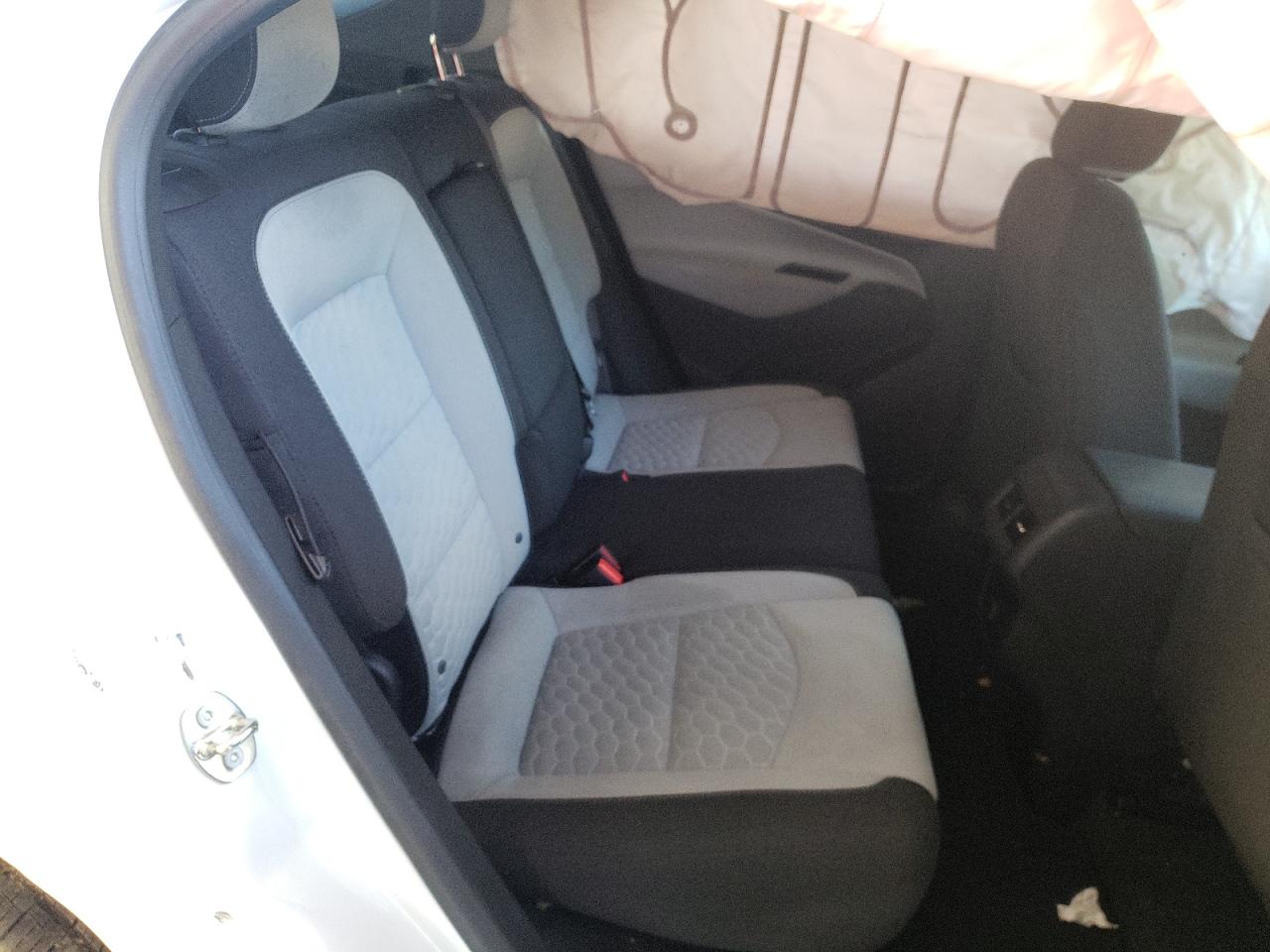 Photo 6 from auction – 2018 CHEVROLET EQUINOX LT with VIN 2GNAXJEV2J6243979