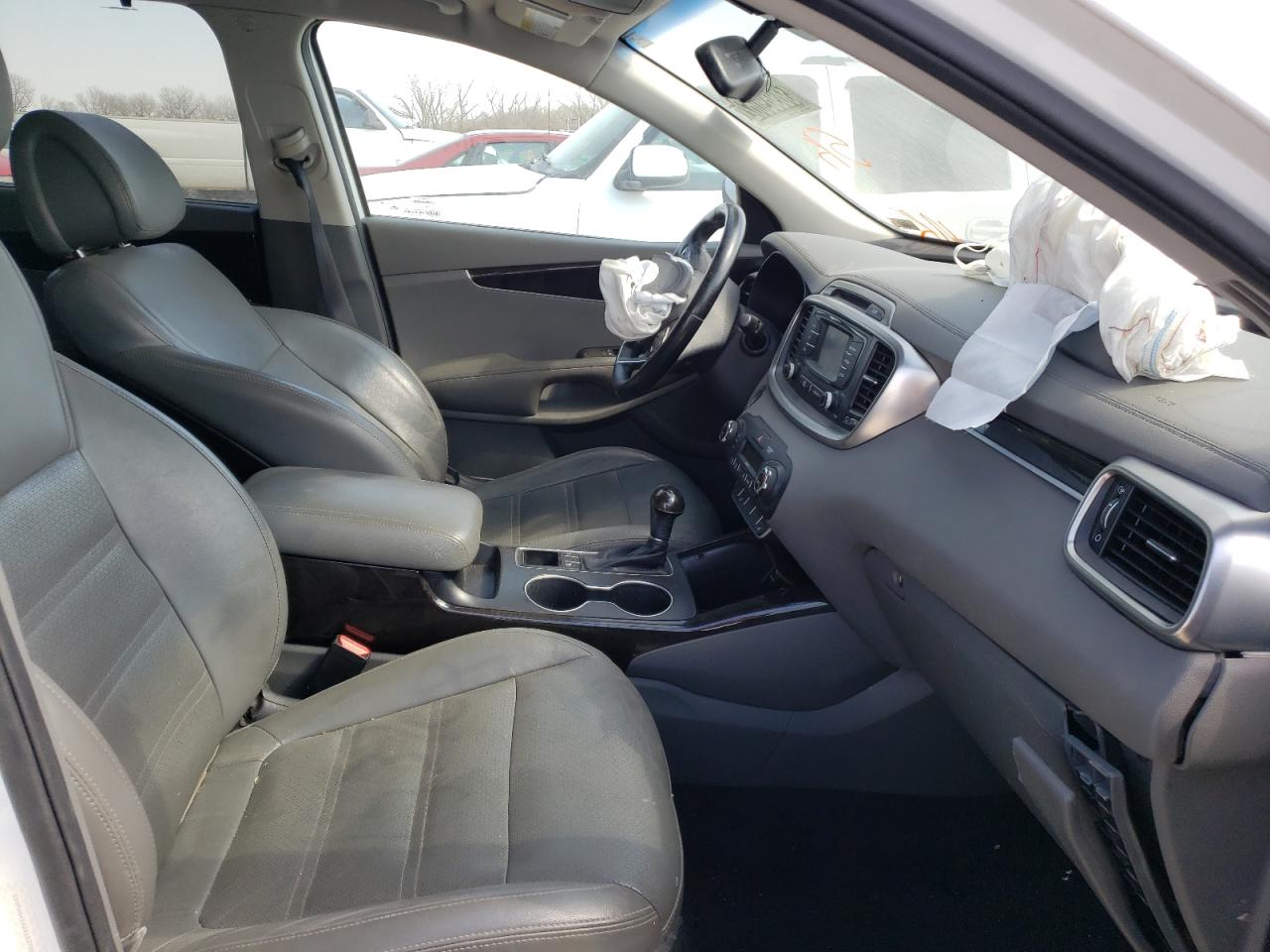 Photo 5 from auction – 2016 KIA SORENTO EX with VIN 5XYPH4A5XGG153708