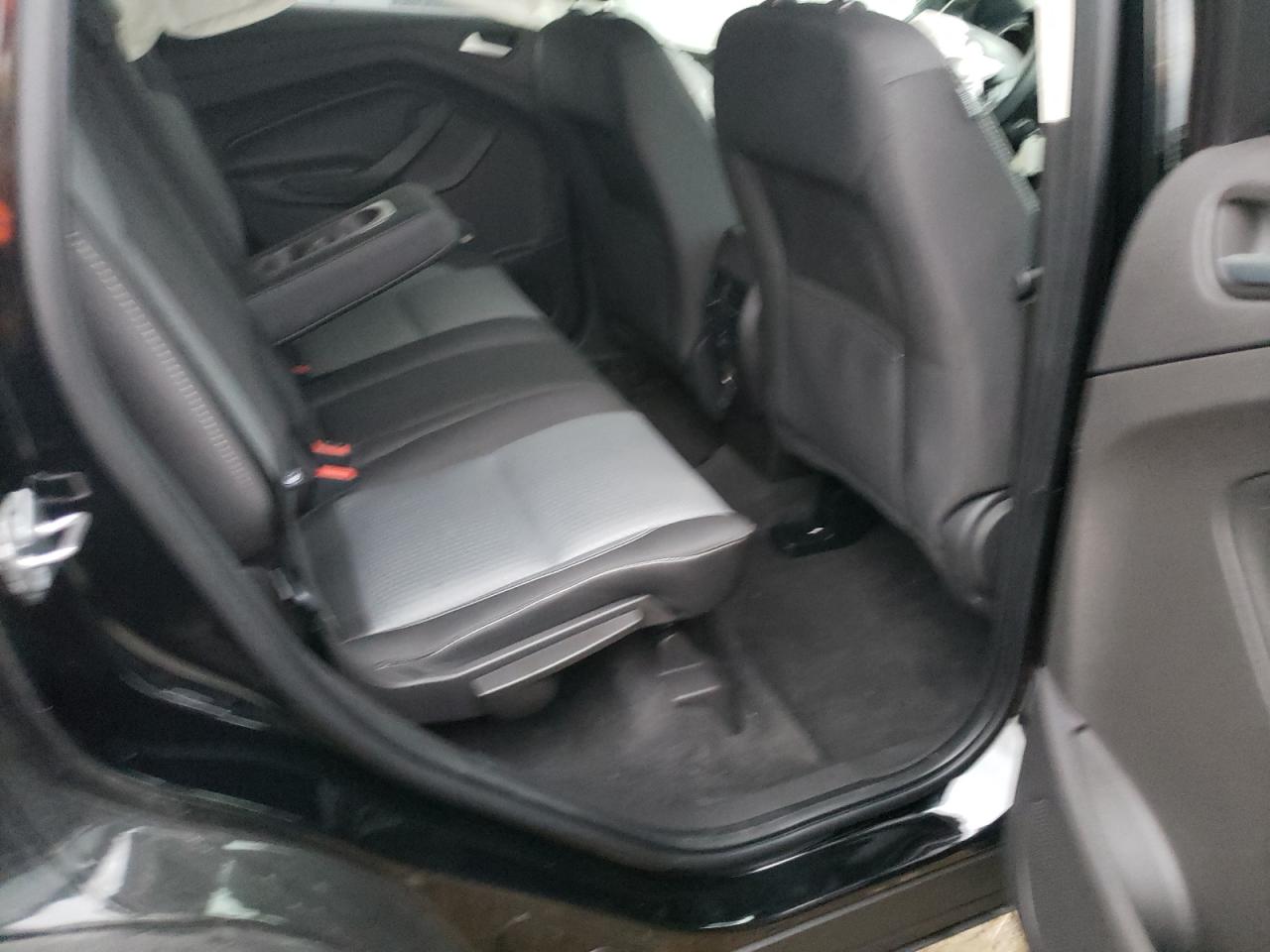 Photo 6 from auction – 2017 FORD ESCAPE SE with VIN 1FMCU9GD4HUC36679