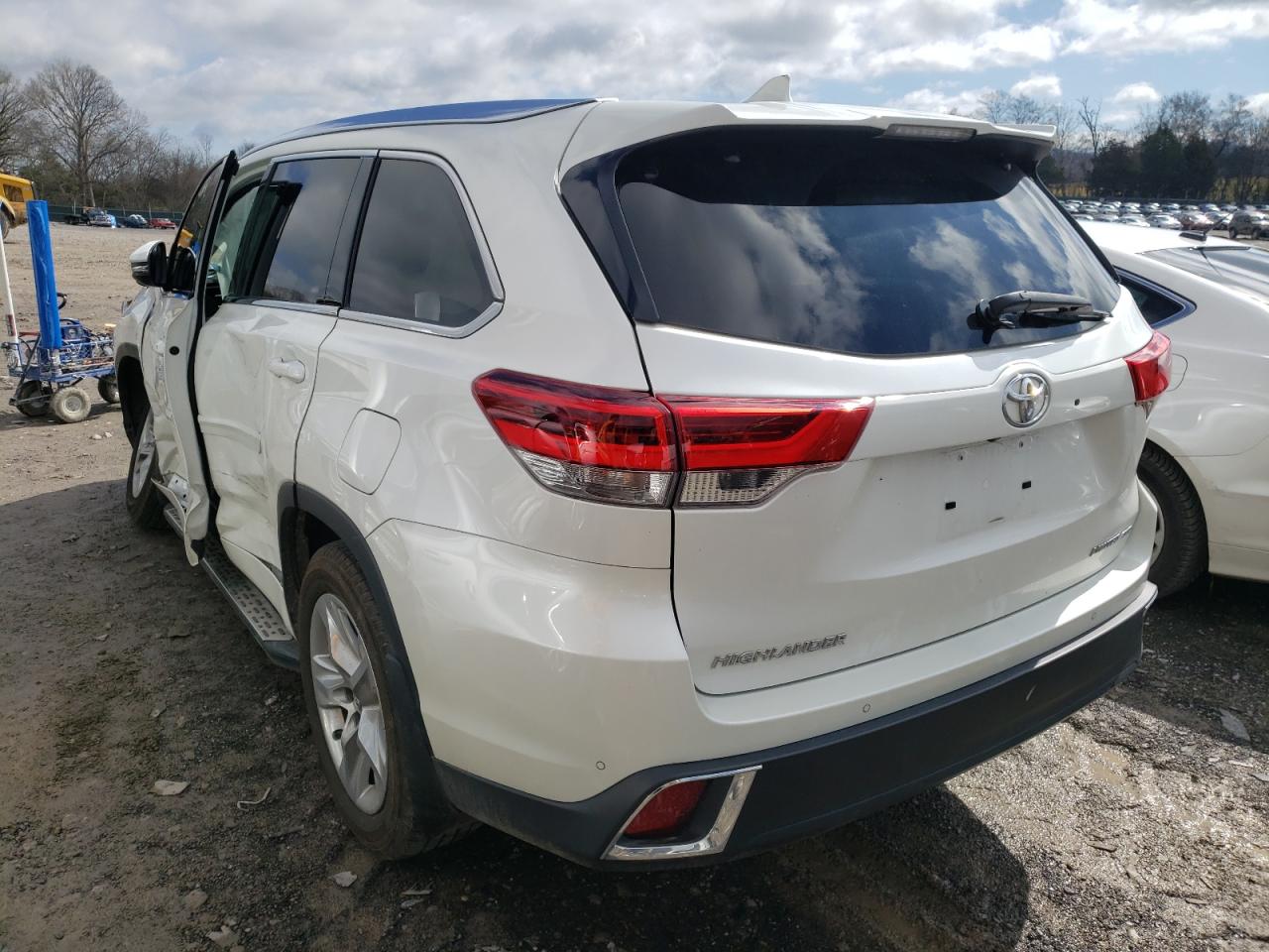 Photo 3 from auction – 2018 TOYOTA HIGHLANDER with VIN 5TDDZRFH8JS904783