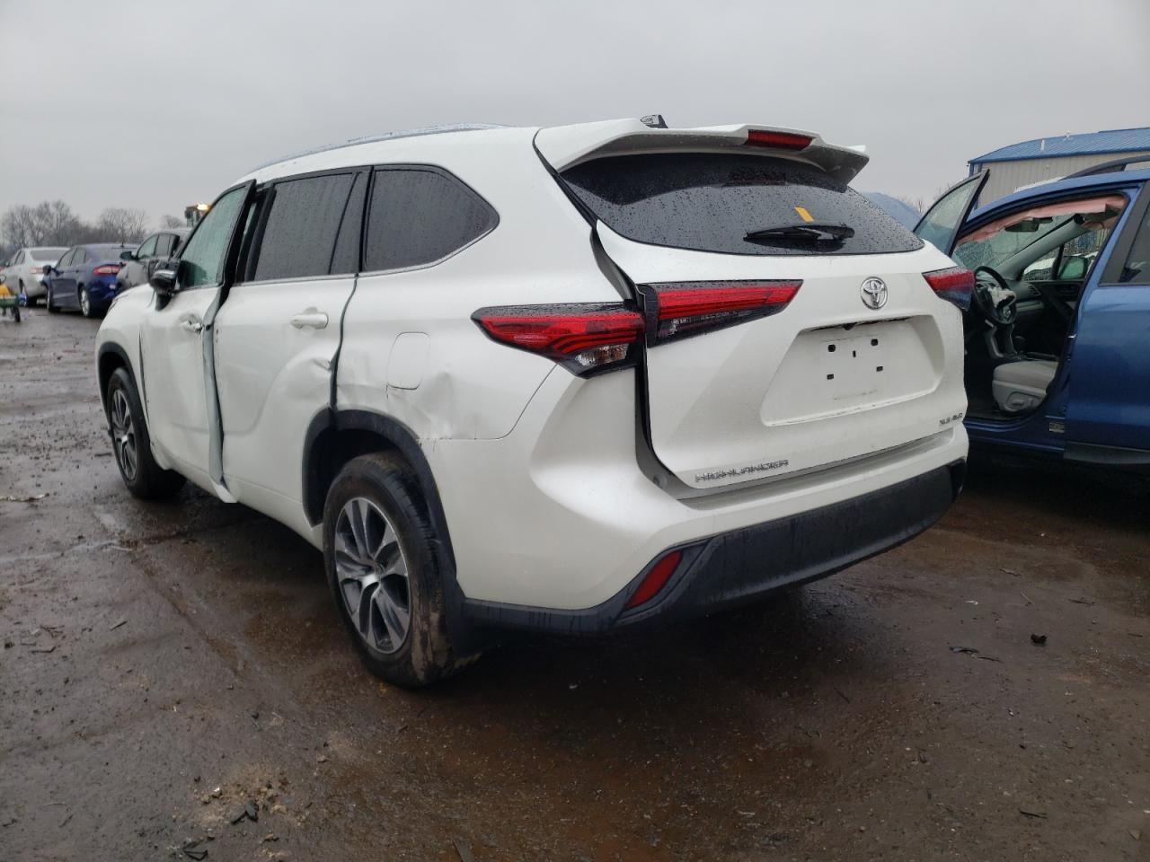 Photo 3 from auction – 2021 TOYOTA HIGHLANDER with VIN 5TDGZRBH3MS527464
