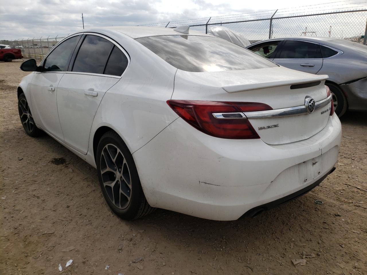 Photo 3 from auction – 2017 BUICK REGAL SPOR with VIN 2G4GL5EX7H9117726