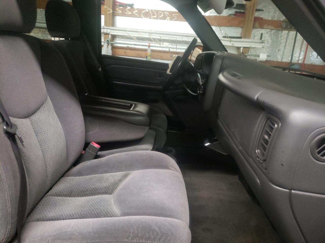 Photo 5 from auction – 2005 CHEVROLET SILVERADO with VIN 2GCEC19V251136207