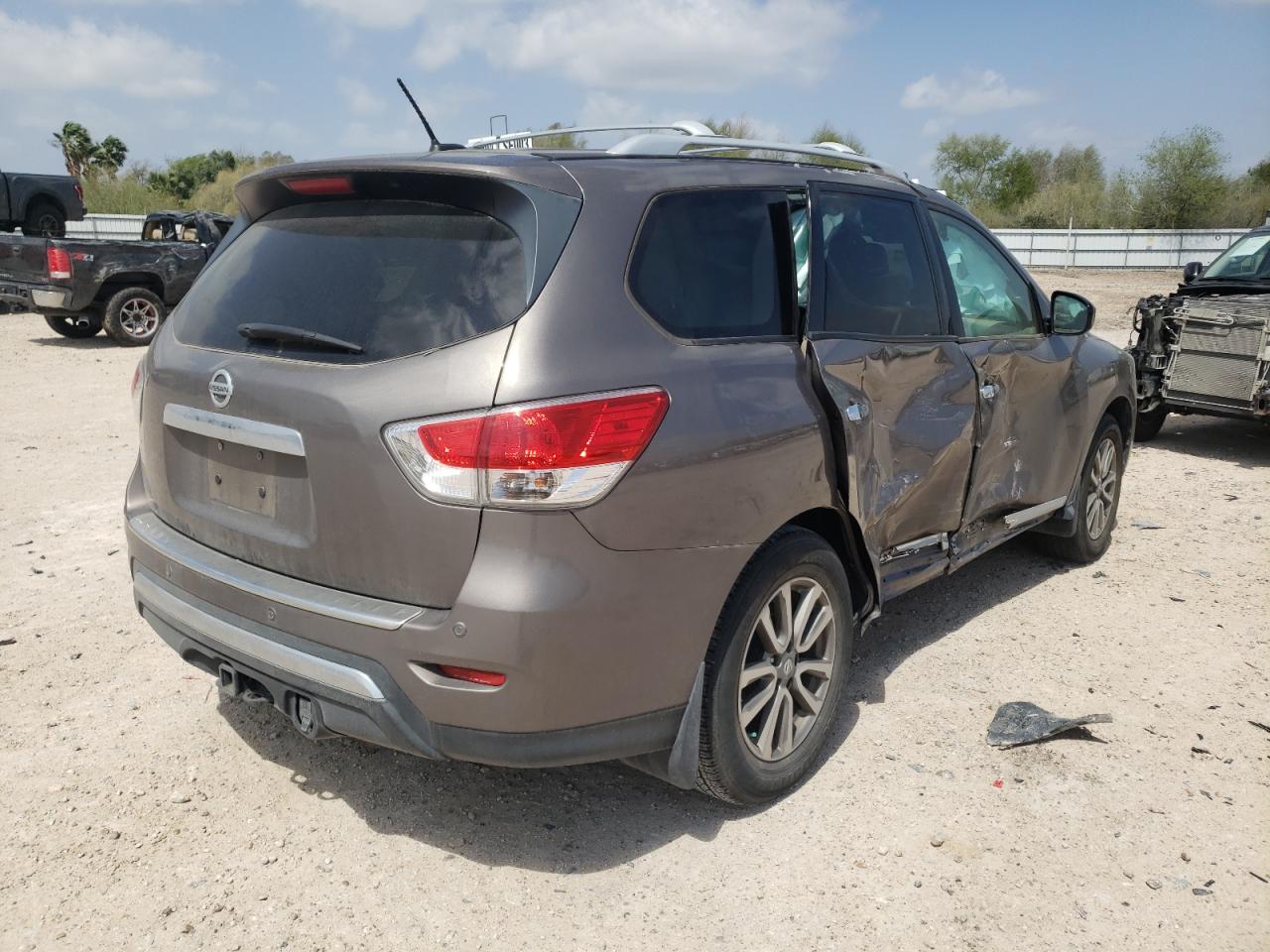 Photo 4 from auction – 2014 NISSAN PATHFINDER with VIN 5N1AR2MN1EC689155