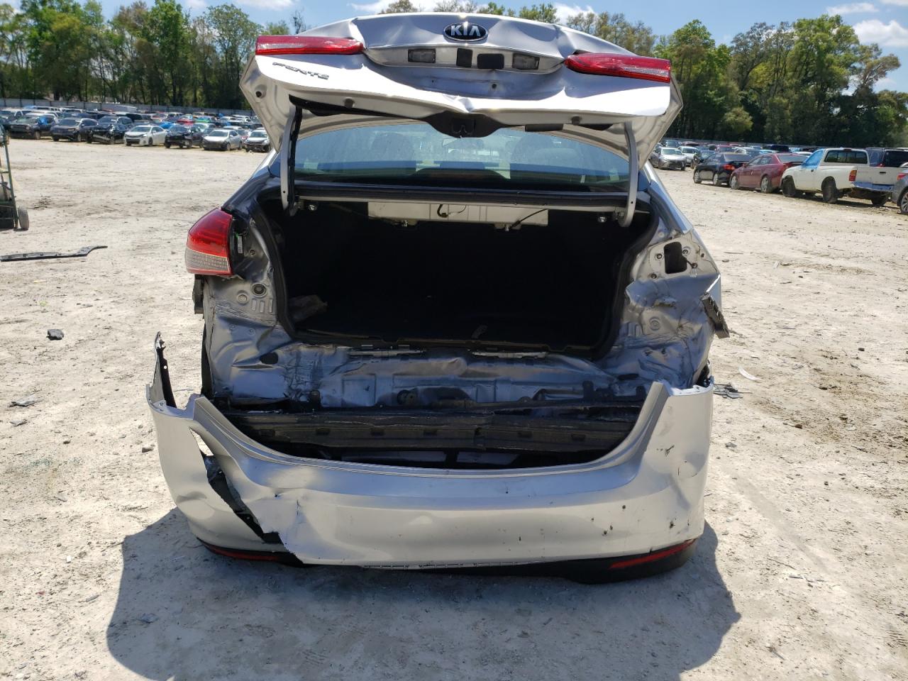 Photo 9 from auction – 2017 KIA FORTE LX with VIN 3KPFK4A70HE040976