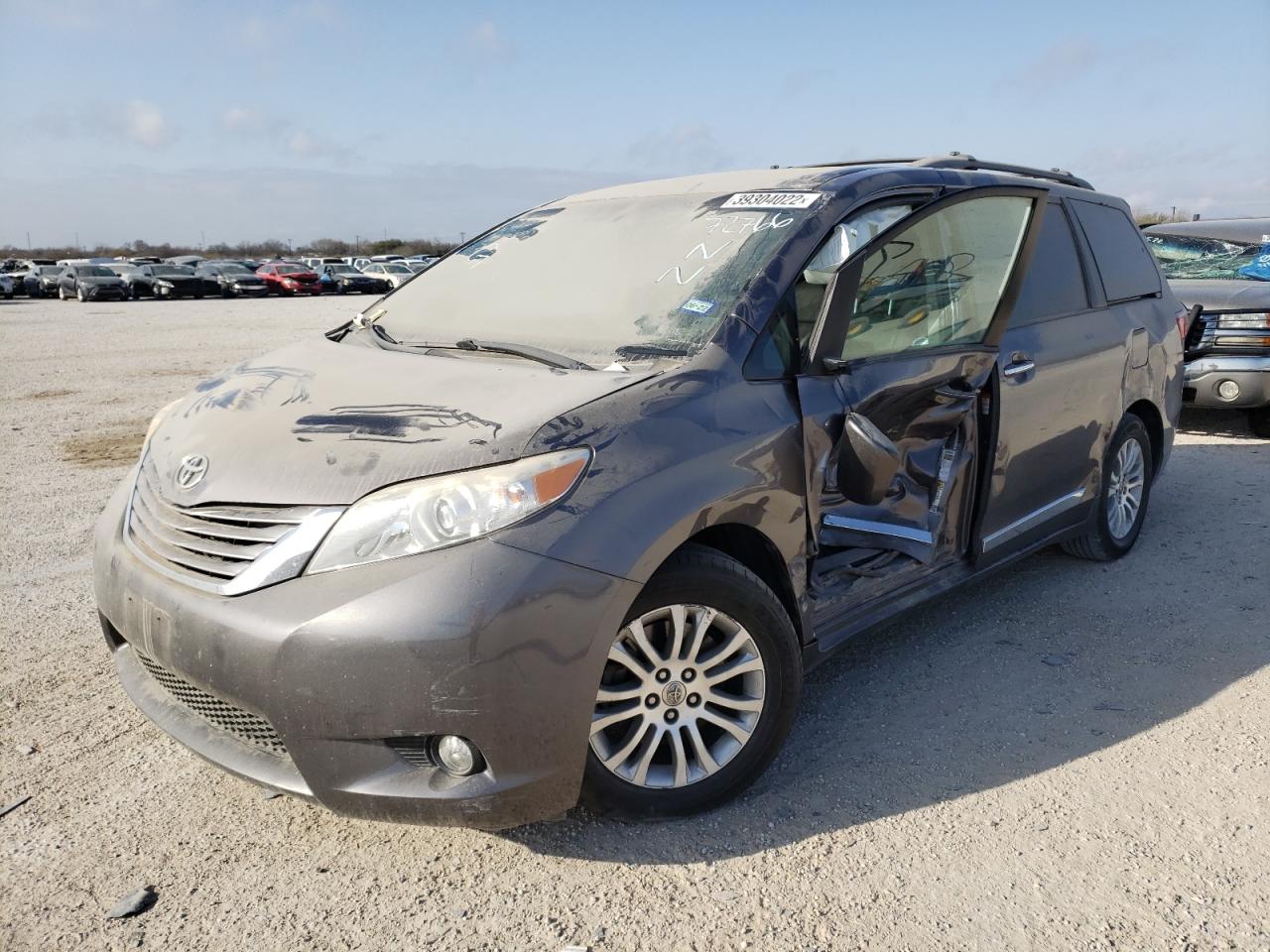 Photo 9 from auction – 2016 TOYOTA SIENNA XLE with VIN 5TDYK3DC7GS745063