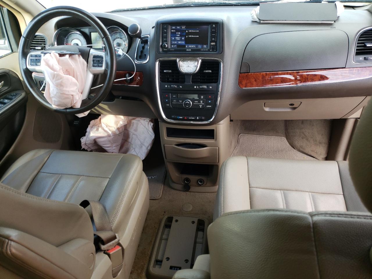 Photo 9 from auction – 2016 CHRYSLER TOWN & COU with VIN 2C4RC1BG4GR245933
