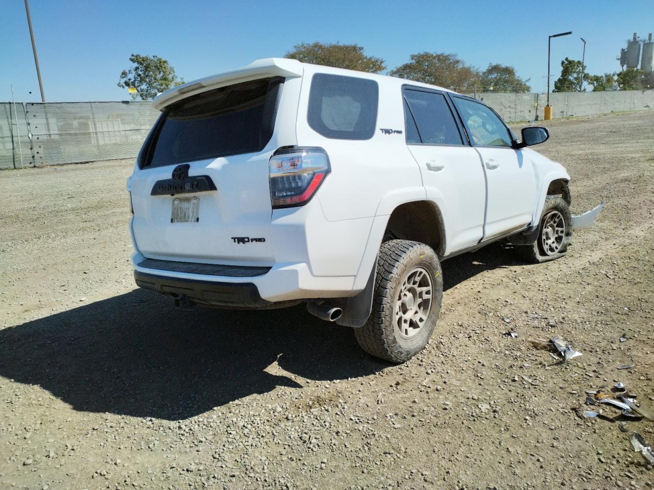 Photo 4 from auction – 2020 TOYOTA 4RUNNER SR with VIN JTEBU5JR0L5749343