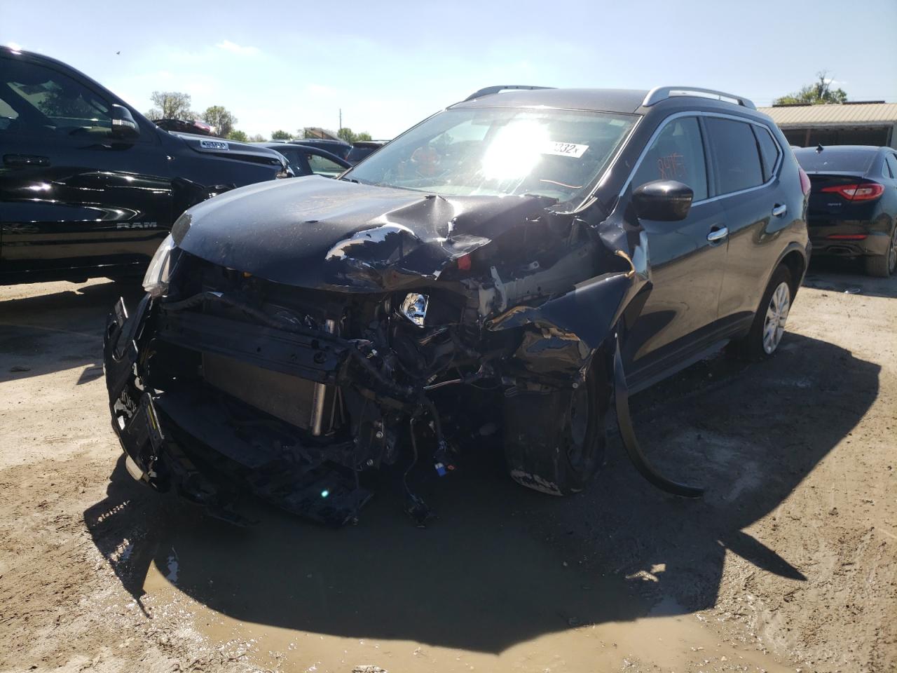 Photo 2 from auction – 2017 NISSAN ROGUE S with VIN KNMAT2MT1HP554324