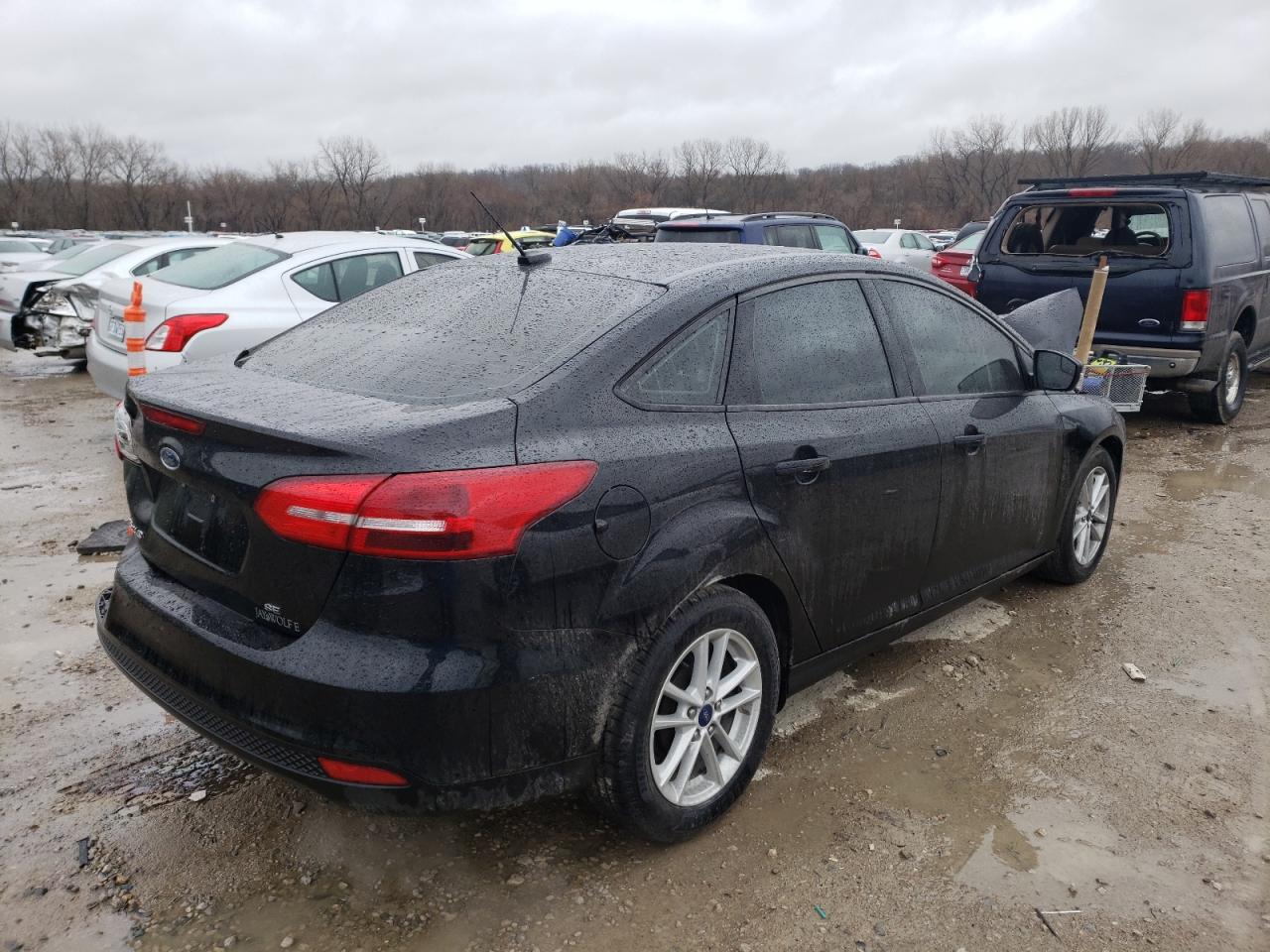 Photo 4 from auction – 2017 FORD FOCUS SE with VIN 1FADP3F22HL328771