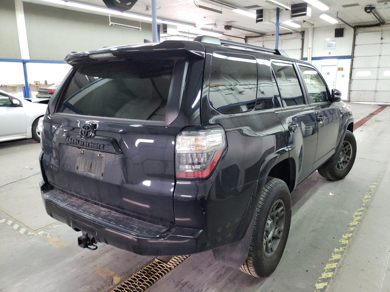 Photo 4 from auction – 2020 TOYOTA 4RUNNER SR with VIN JTEBU5JR0L5835803