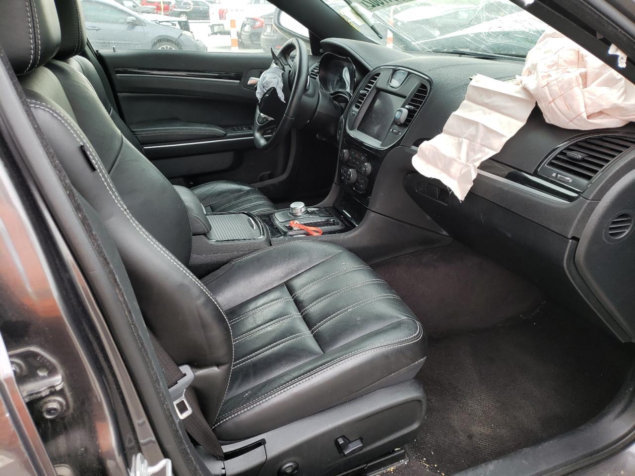 Photo 5 from auction – 2018 CHRYSLER 300 S with VIN 2C3CCABG5JH301403