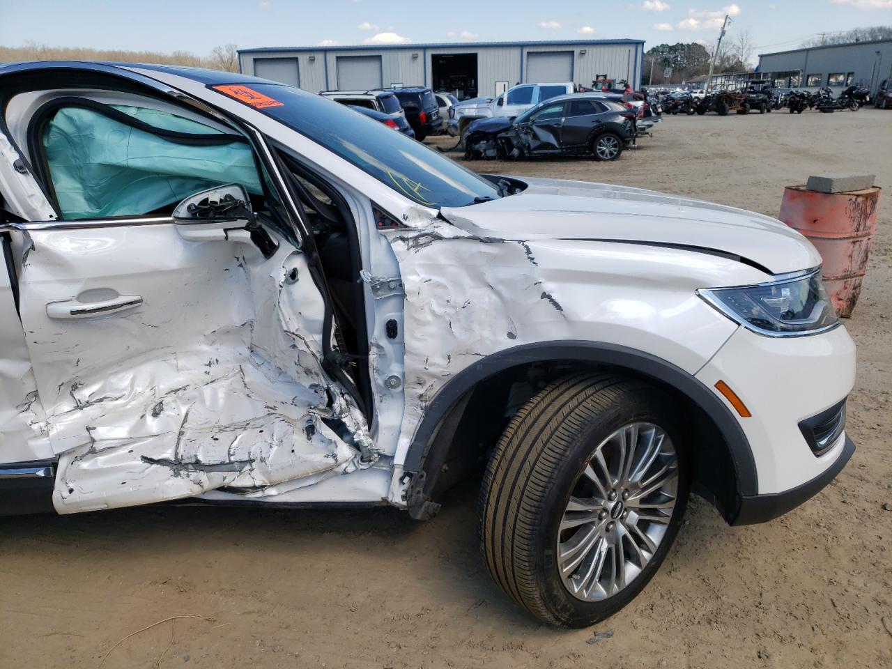 Photo 9 from auction – 2018 LINCOLN MKX RESERV with VIN 2LMPJ6LR3JBL11673