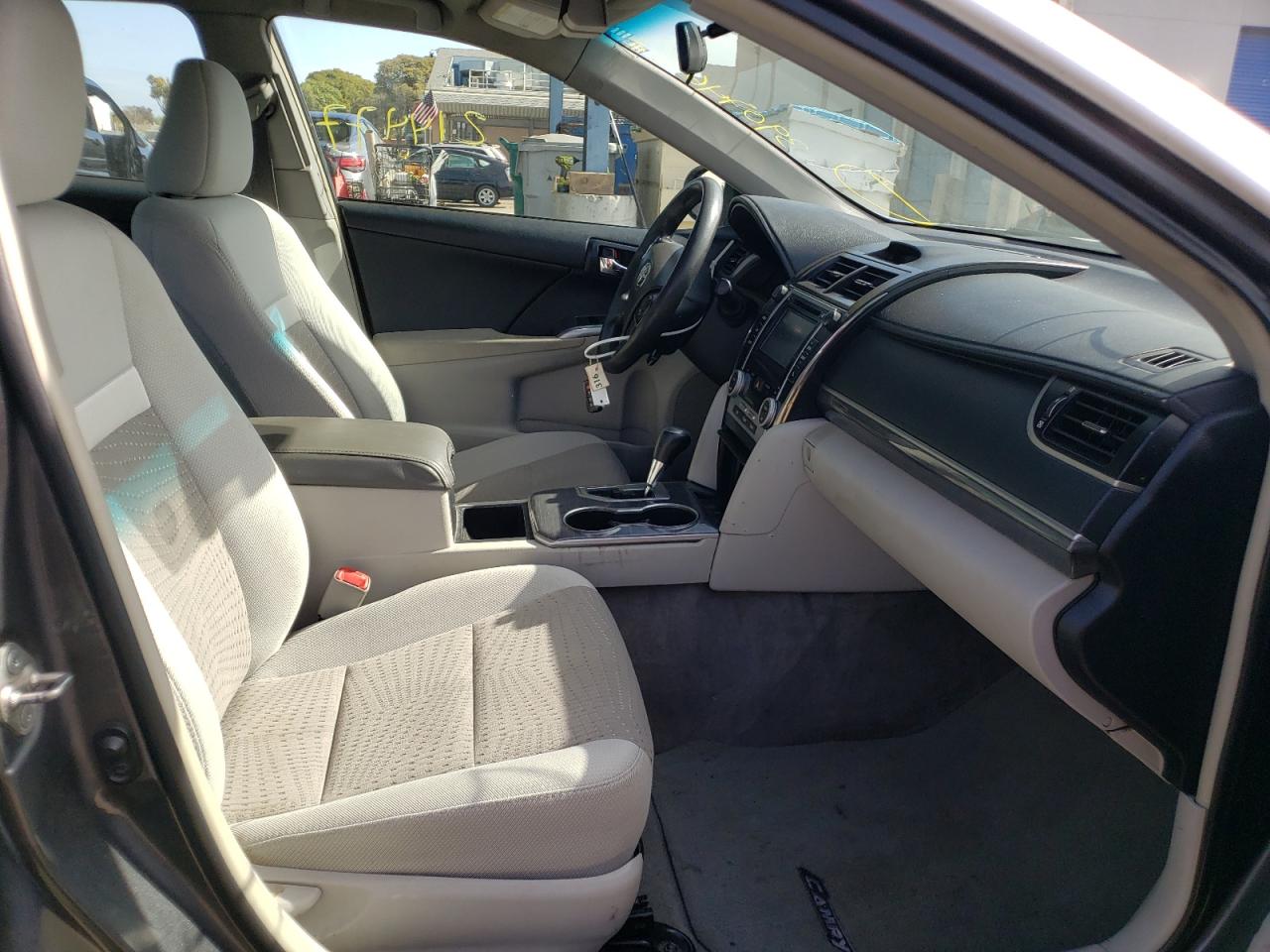 Photo 5 from auction – 2014 TOYOTA CAMRY HYBR with VIN 4T1BD1FK2EU133334