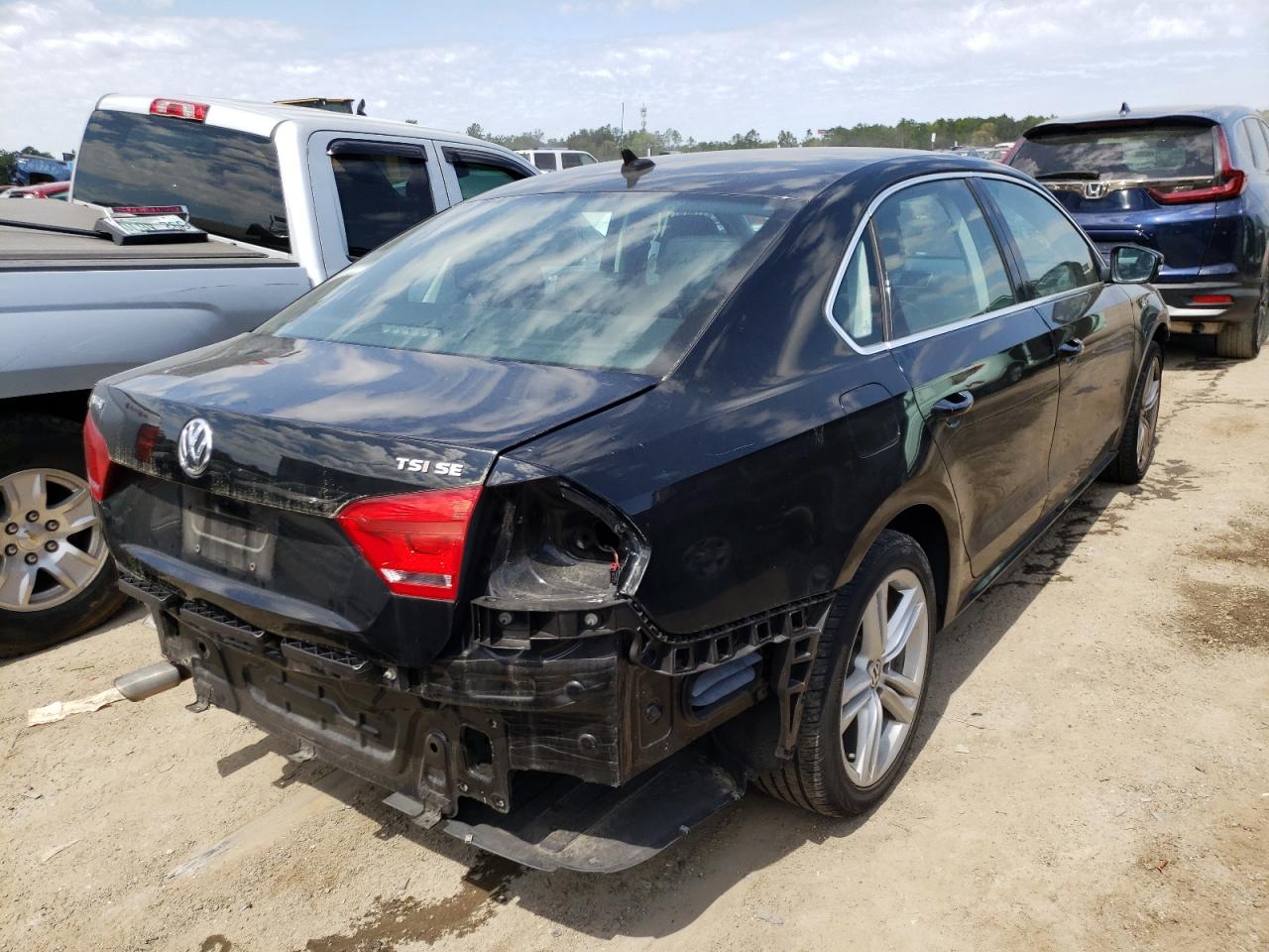 Photo 4 from auction – 2014 VOLKSWAGEN PASSAT SE with VIN 1VWBS7A30EC075921