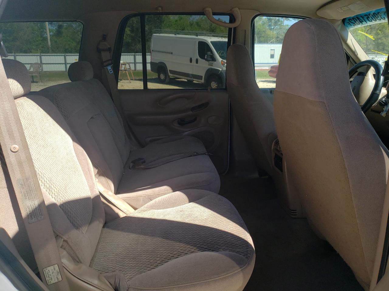 Photo 6 from auction – 1998 FORD EXPEDITION with VIN 1FMPU18LXWLA83348
