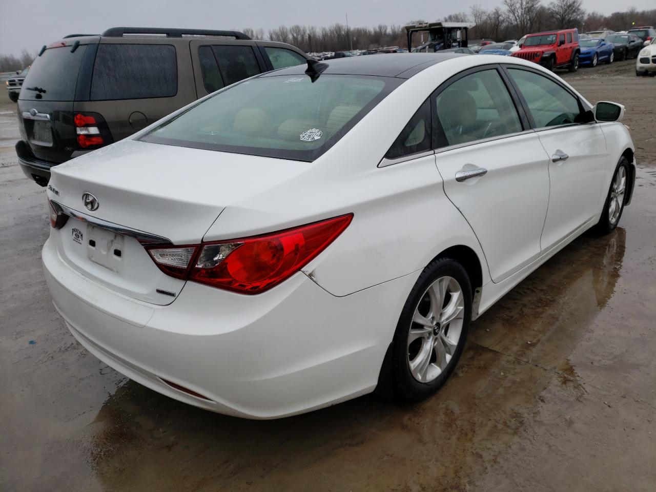 Photo 4 from auction – 2013 HYUNDAI SONATA SE with VIN 5NPEC4AC7DH665161