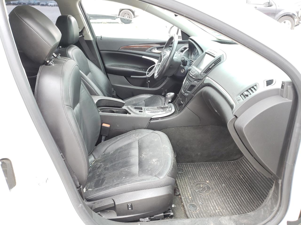 Photo 5 from auction – 2017 BUICK REGAL SPOR with VIN 2G4GL5EX6H9124750