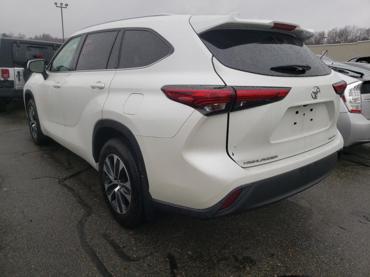 Photo 3 from auction – 2021 TOYOTA HIGHLANDER with VIN 5TDGZRBH1MS133686