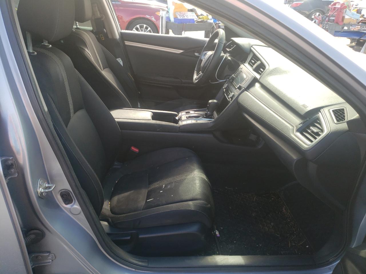 Photo 5 from auction – 2016 HONDA CIVIC LX with VIN 2HGFC2F55GH553752