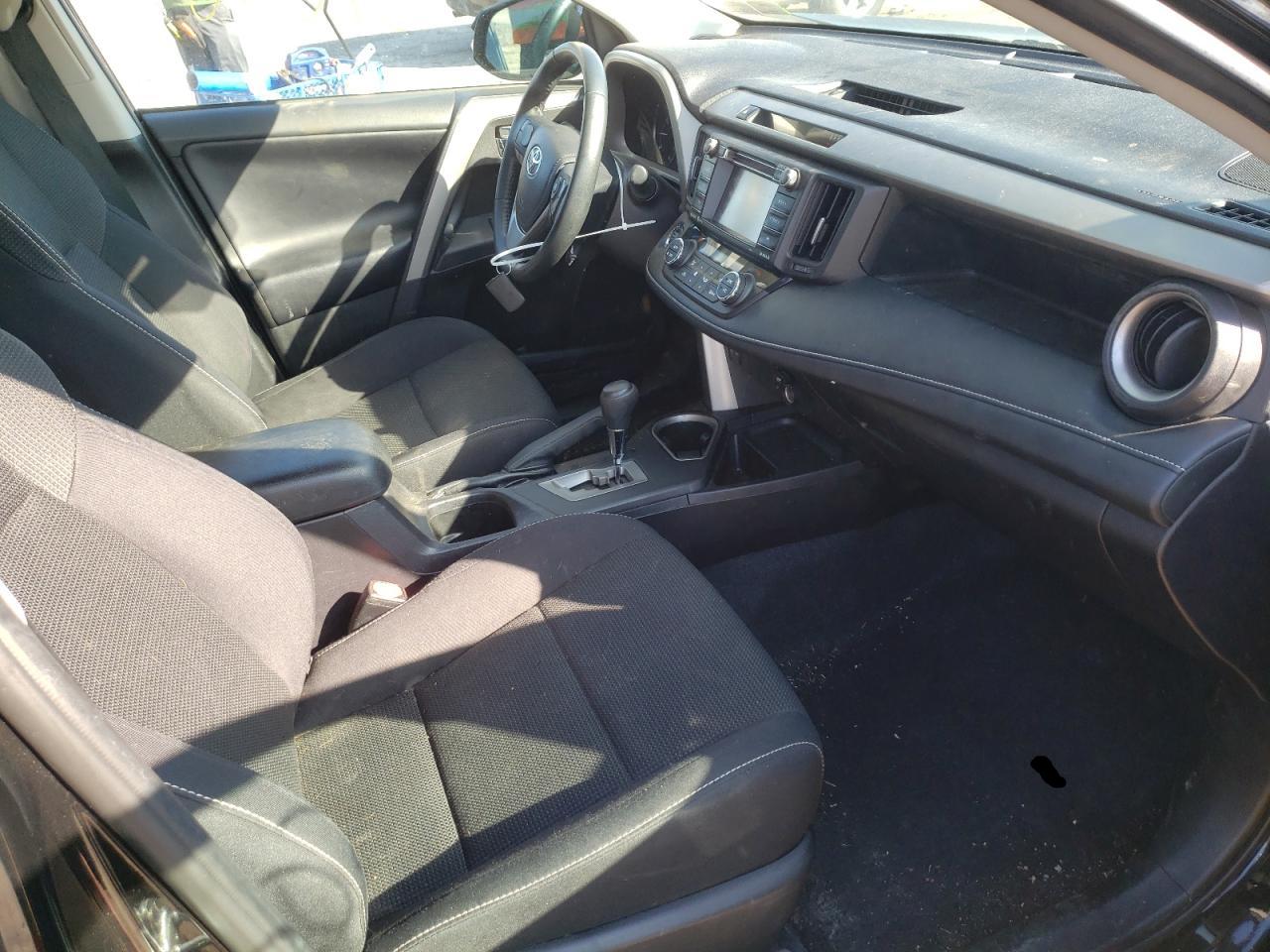 Photo 5 from auction – 2018 TOYOTA RAV4 with VIN 2T3RFREV6JW809529