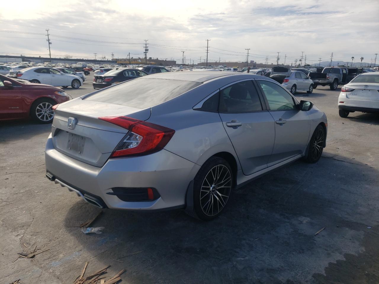 Zdjęcie 4 z aukcji – 2016 HONDA CIVIC LX z VIN 2HGFC2F55GH553752