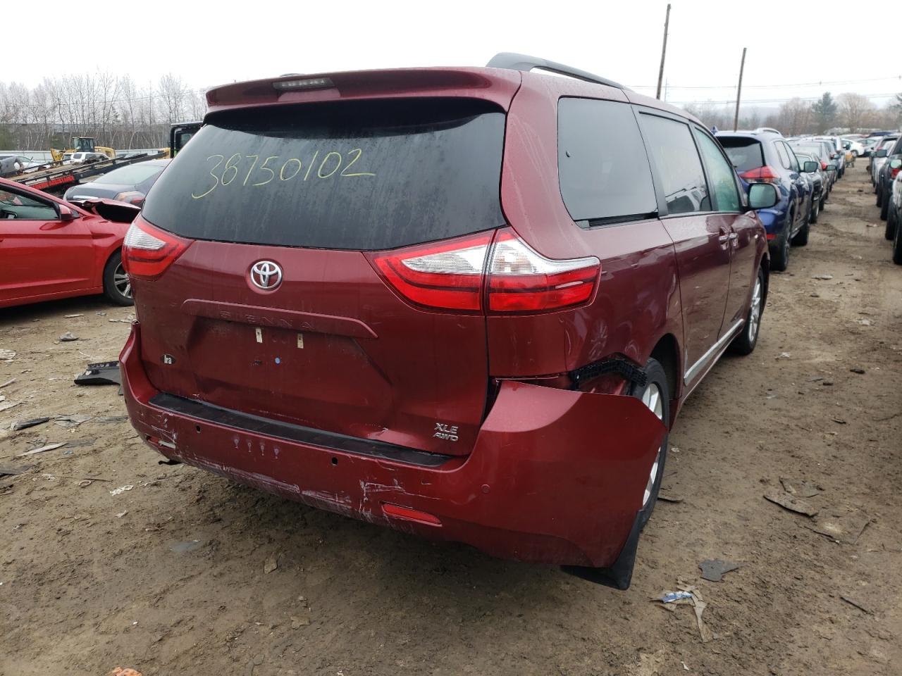 Photo 4 from auction – 2016 TOYOTA SIENNA XLE with VIN 5TDDK3DC6GS139137