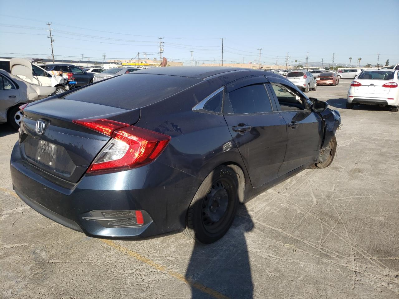 Photo 4 from auction – 2017 HONDA CIVIC LX with VIN 2HGFC2F55HH536497