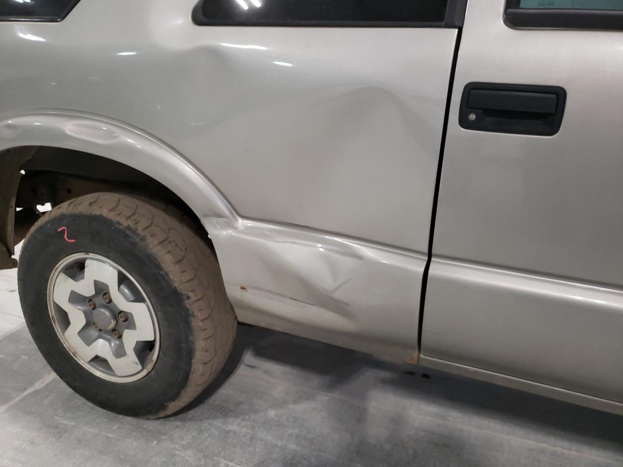 Photo 9 from auction – 2005 CHEVROLET BLAZER with VIN 1GNCT18X15K120551
