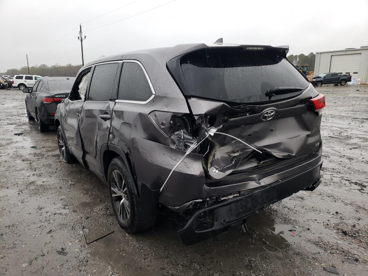 Photo 3 from auction – 2019 TOYOTA HIGHLANDER with VIN 5TDZZRFH7KS326103