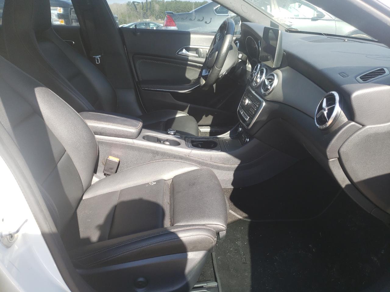Photo 5 from auction – 2018 MERCEDES-BENZ CLA 250 with VIN WDDSJ4EB0JN593229