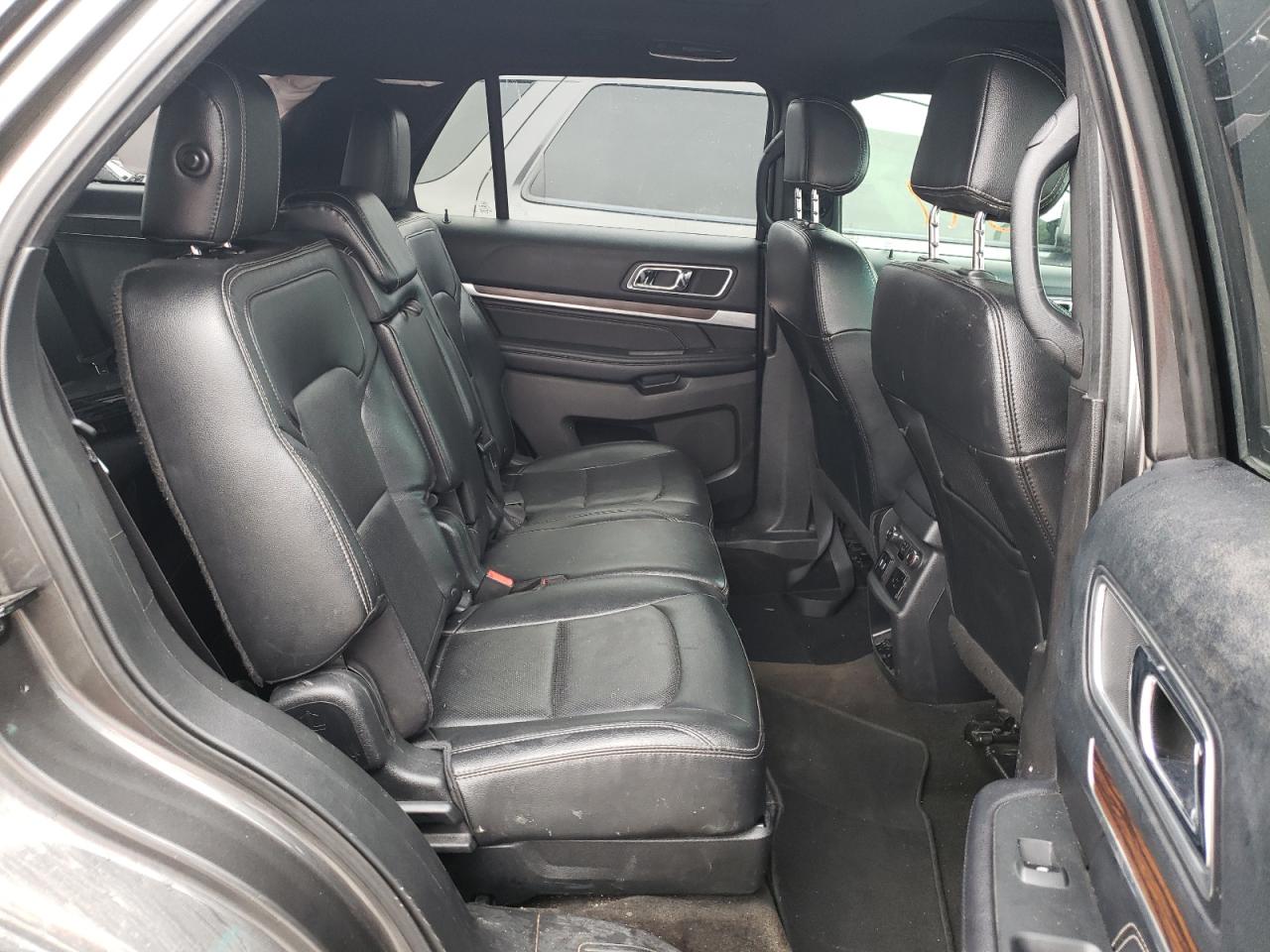 Photo 6 from auction – 2016 FORD EXPLORER L with VIN 1FM5K8F82GGB53570