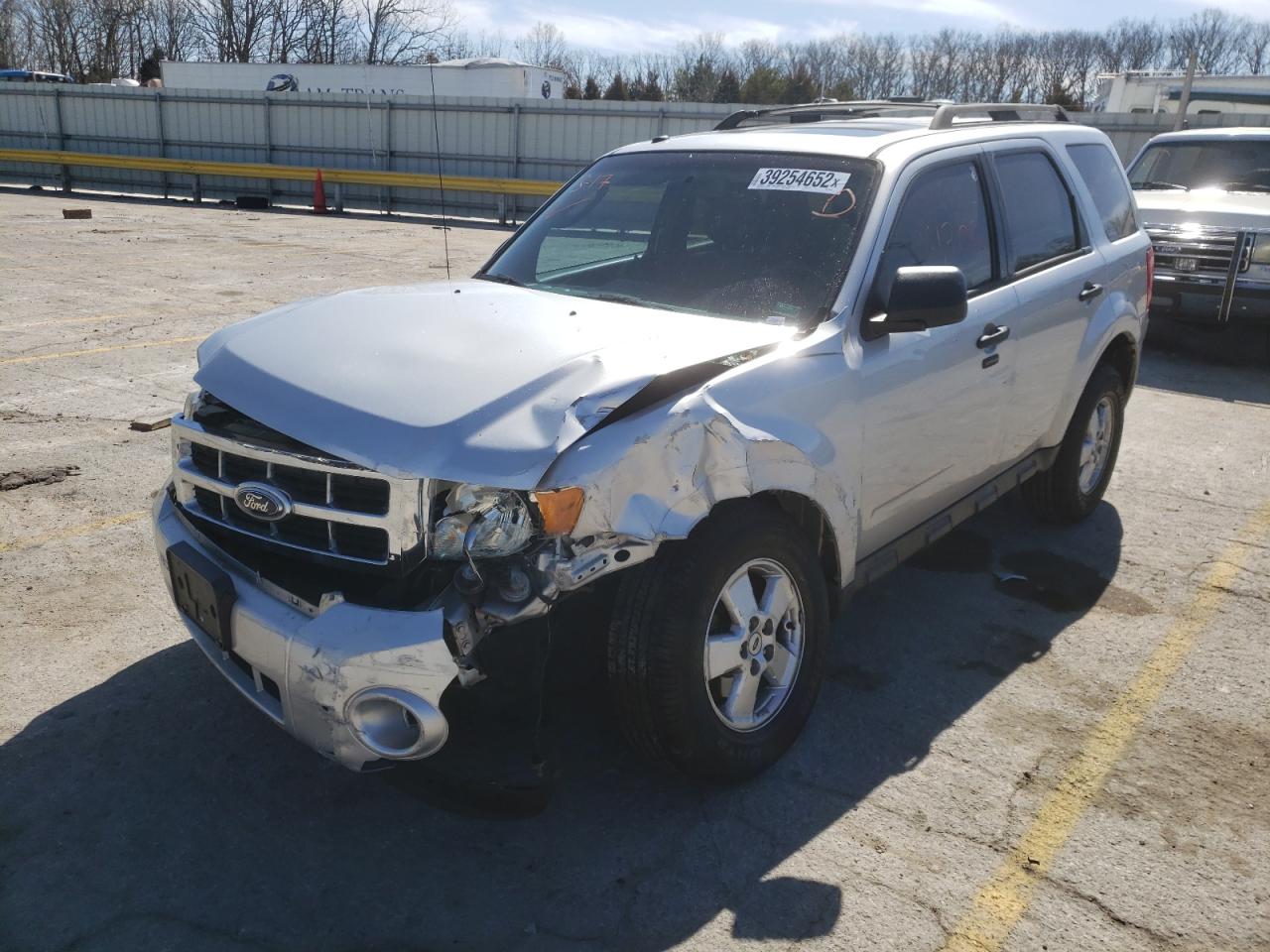 Photo 2 from auction – 2011 FORD ESCAPE XLT with VIN 1FMCU0D72BKA33223