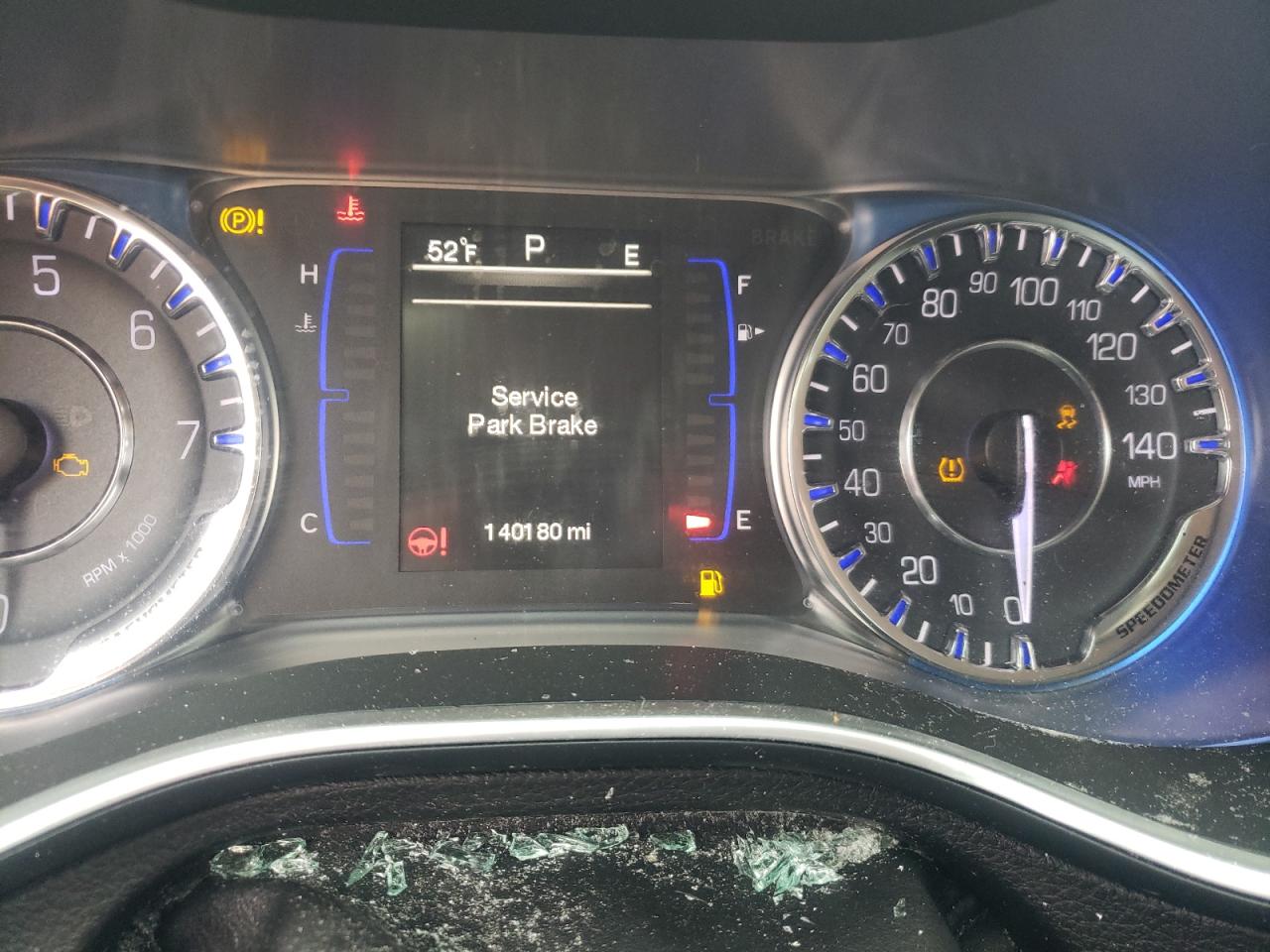 Photo 8 from auction – 2015 CHRYSLER 200 LIMITE with VIN 1C3CCCABXFN714109