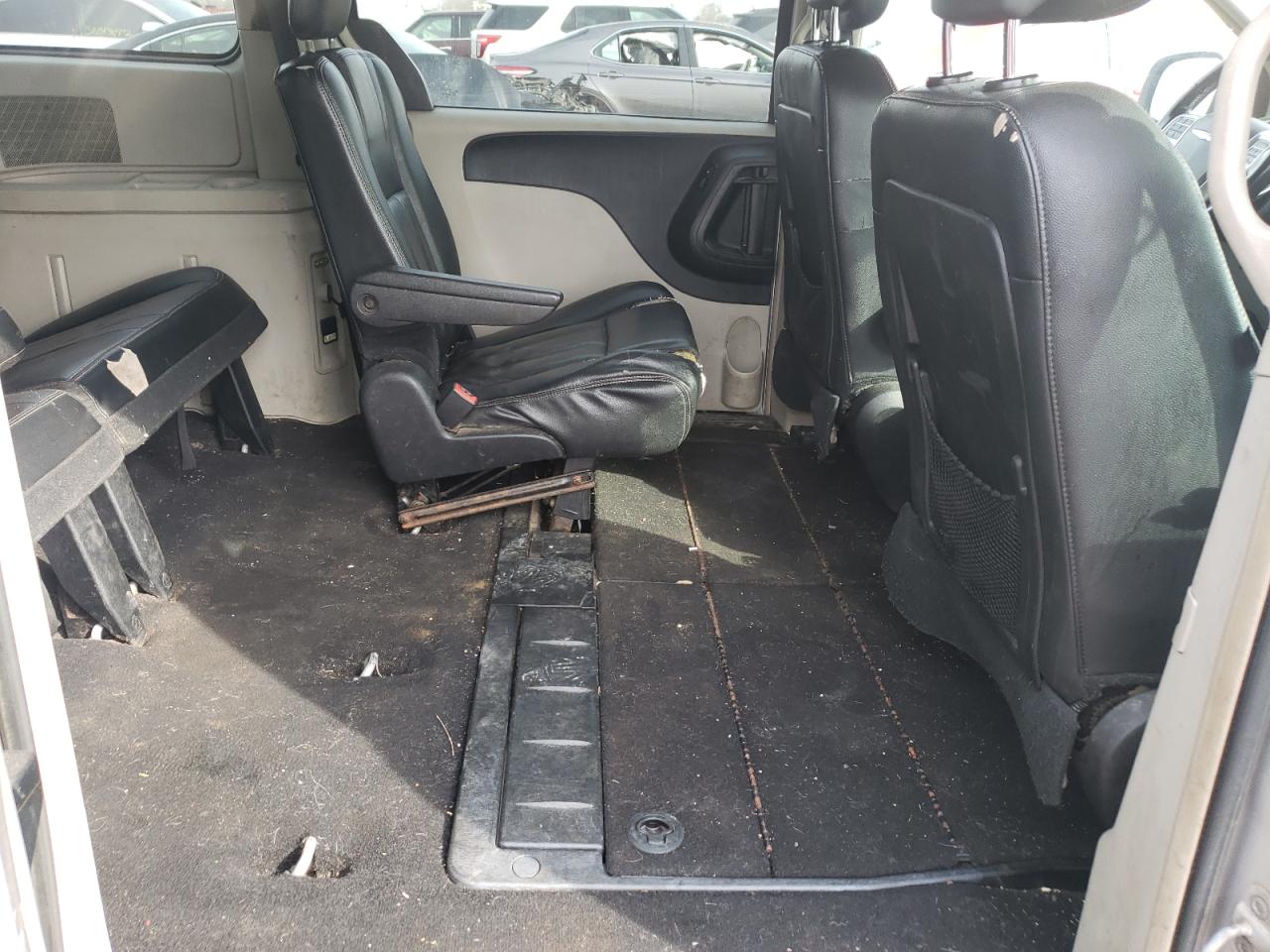 Photo 6 from auction – 2012 CHRYSLER TOWN & COU with VIN 2C4RC1BG8CR233617