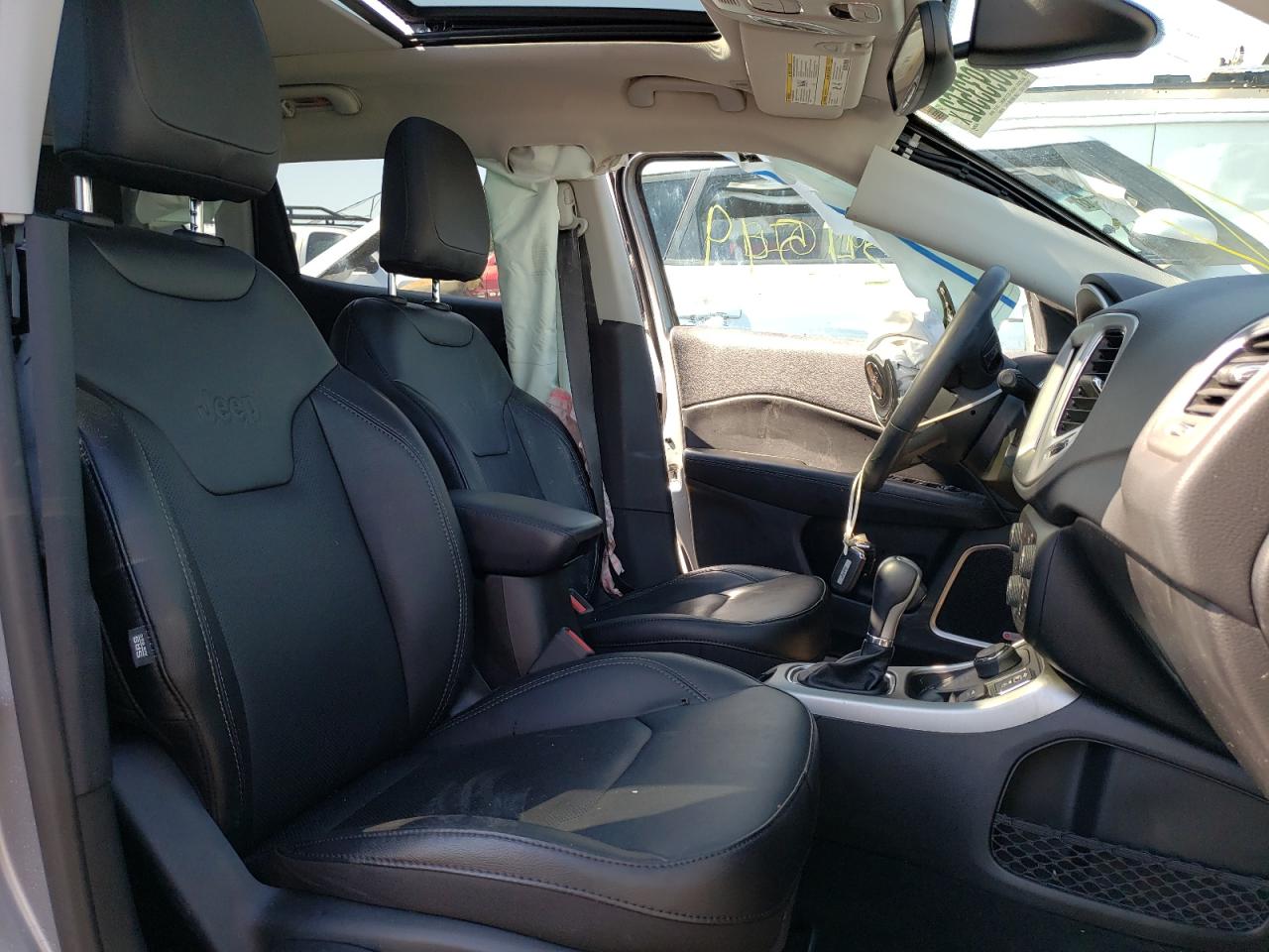 Фото 5 с аукциона – 2019 JEEP COMPASS LI с VIN 3C4NJDCB1KT670461