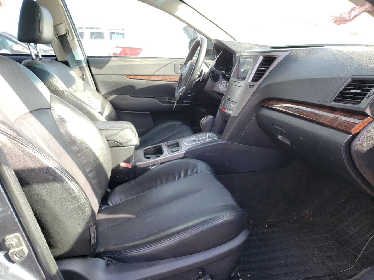 Photo 5 from auction – 2014 SUBARU LEGACY 2.5 with VIN 4S3BMCL66E3002386