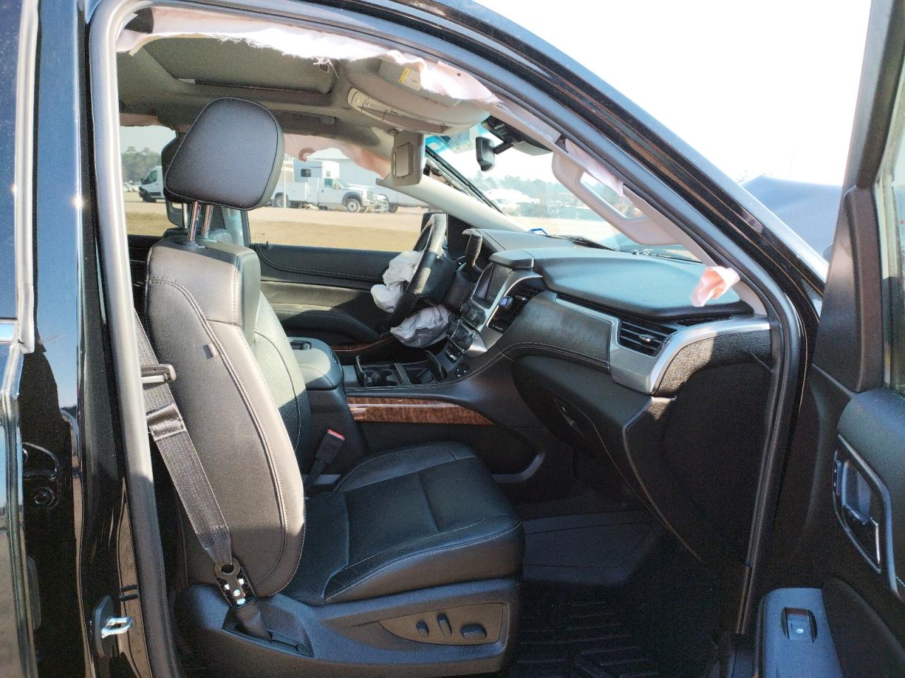 Photo 5 from auction – 2019 CHEVROLET SUBURBAN C with VIN 1GNSCJKC3KR237780