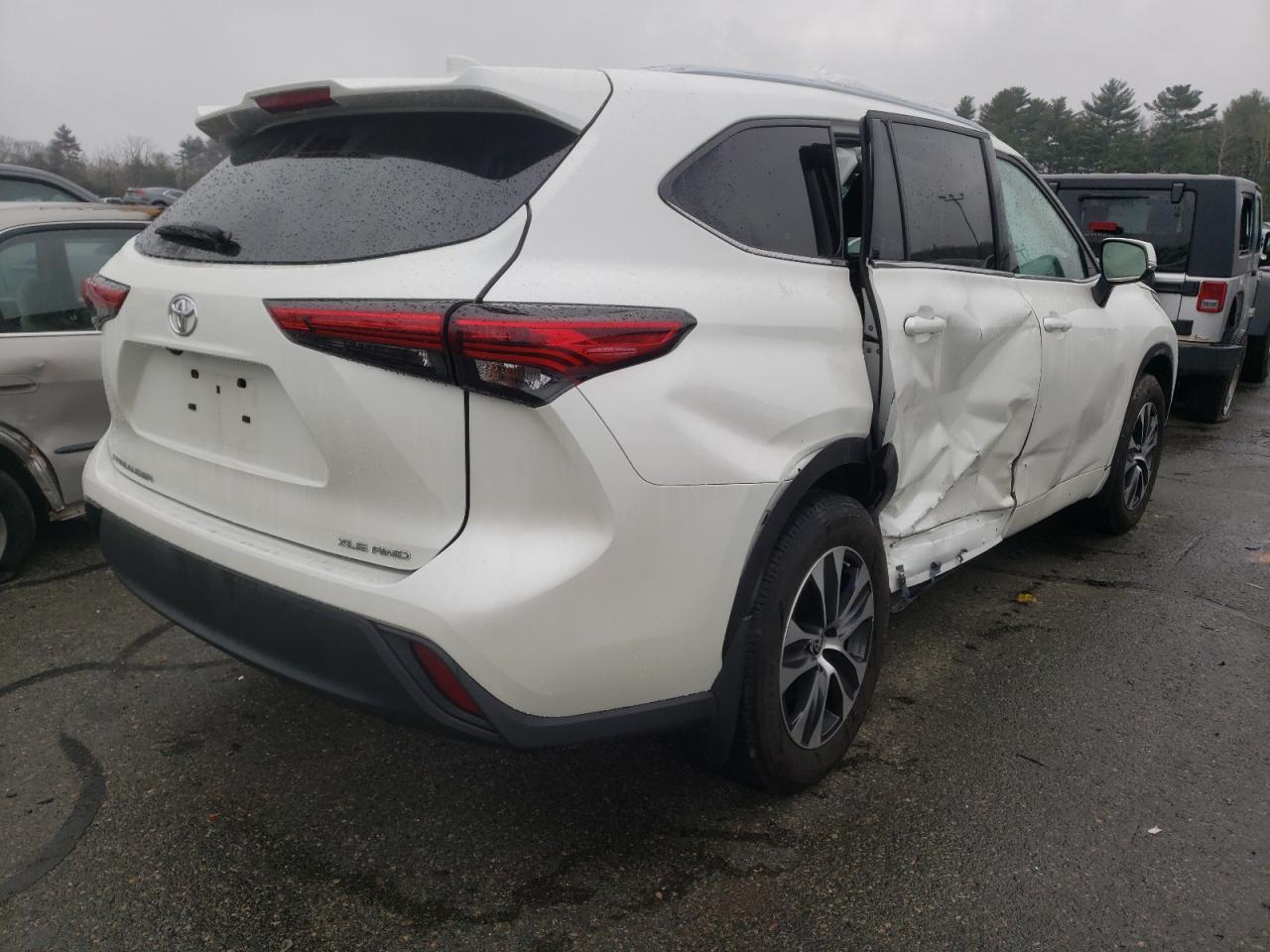 Photo 4 from auction – 2021 TOYOTA HIGHLANDER with VIN 5TDGZRBH1MS133686