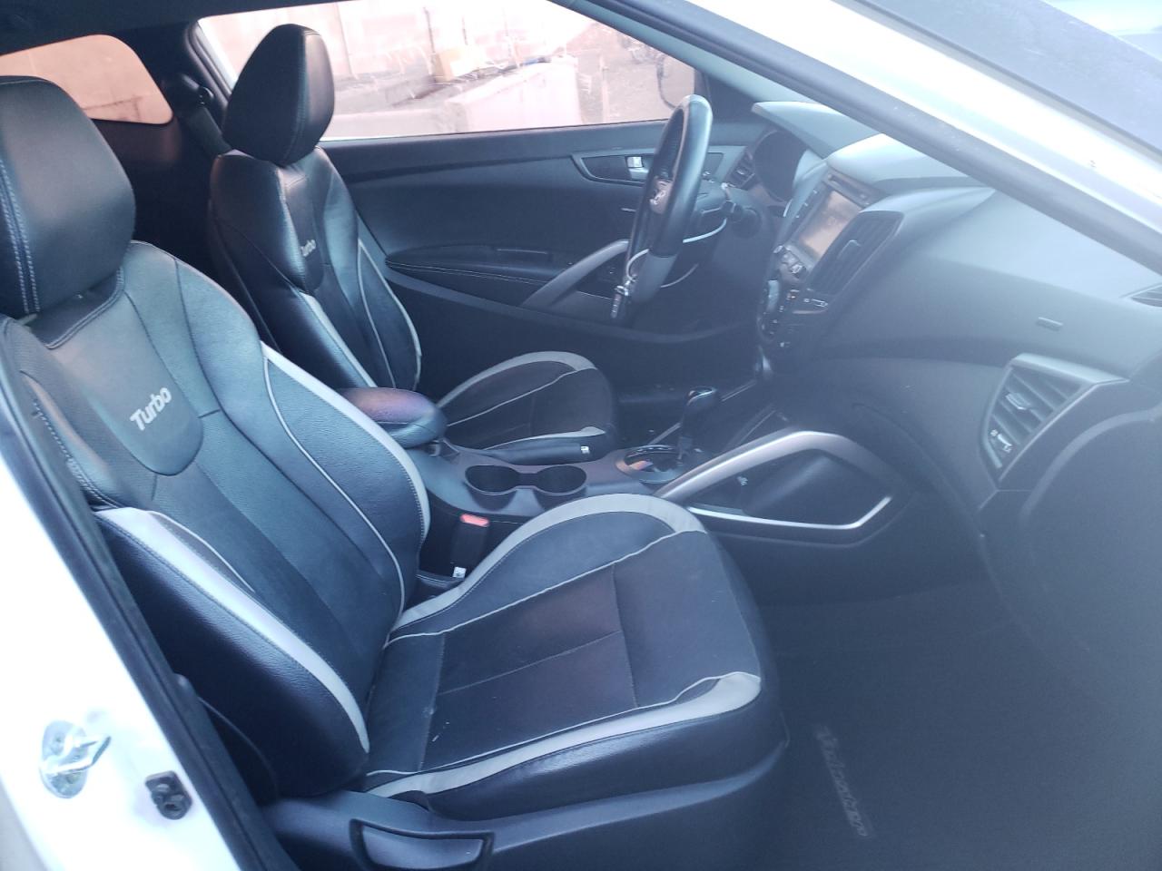 Photo 5 from auction – 2015 HYUNDAI VELOSTER T with VIN KMHTC6AE1FU234999