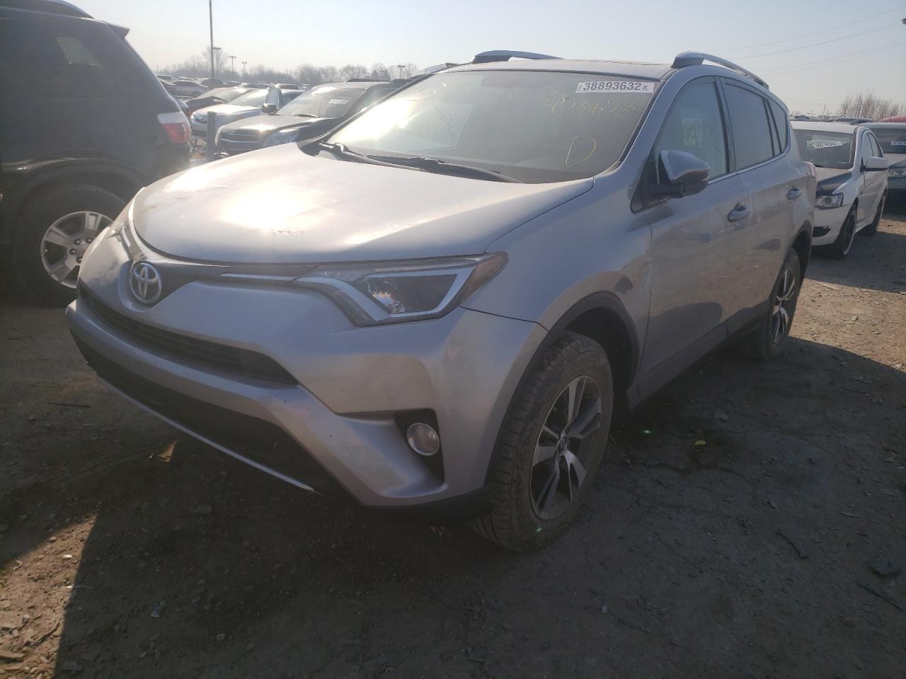 Photo 2 from auction – 2016 TOYOTA RAV4 XLE with VIN 2T3RFREV7GW453858