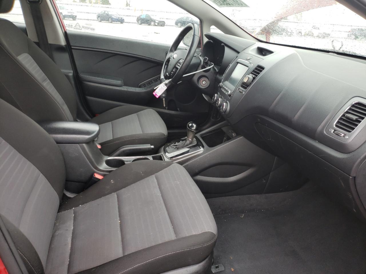Photo 5 from auction – 2017 KIA FORTE LX with VIN 3KPFL4A72HE077427