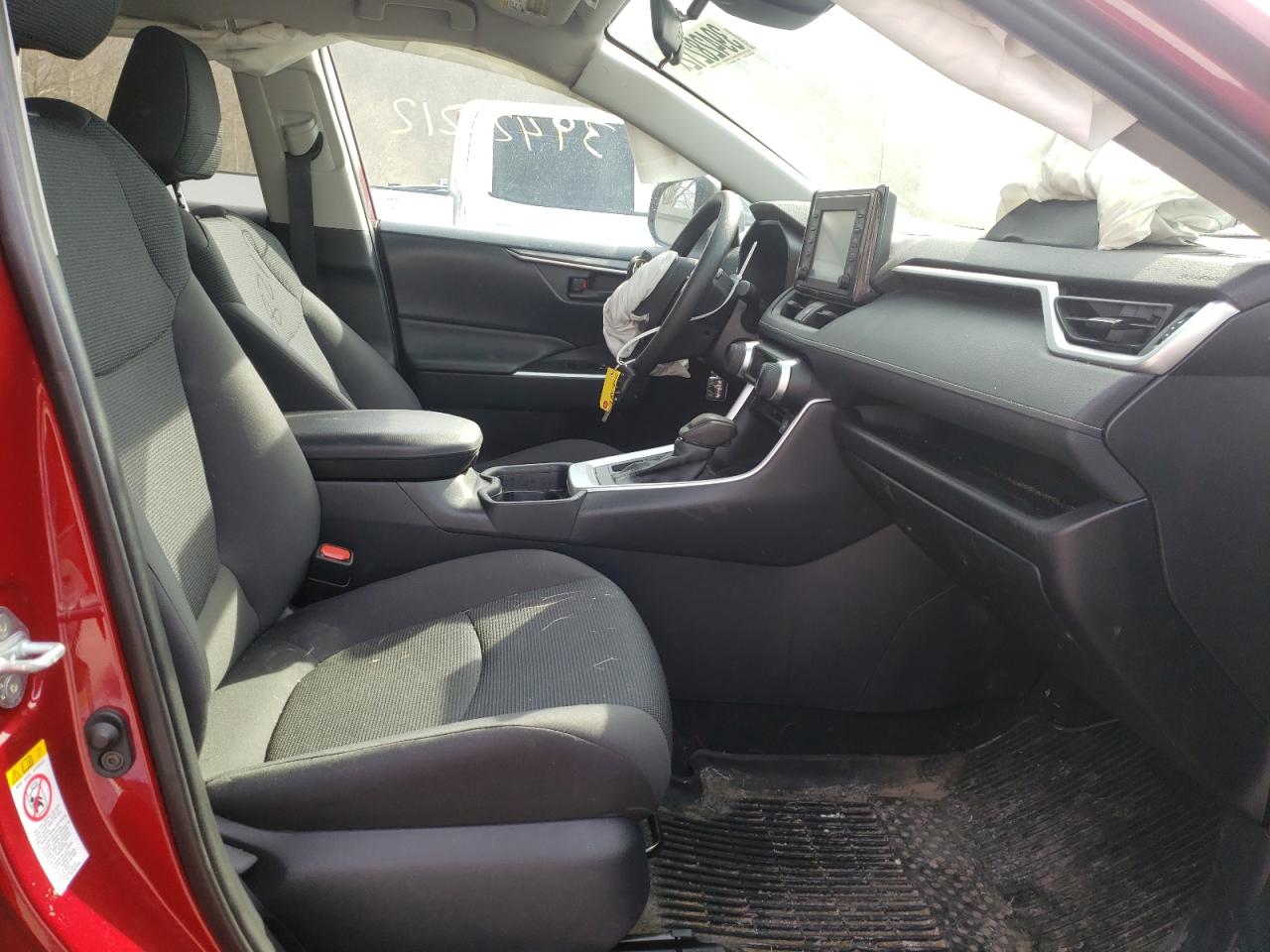 Photo 5 from auction – 2019 TOYOTA RAV4 LE with VIN 2T3F1RFV0KW038549