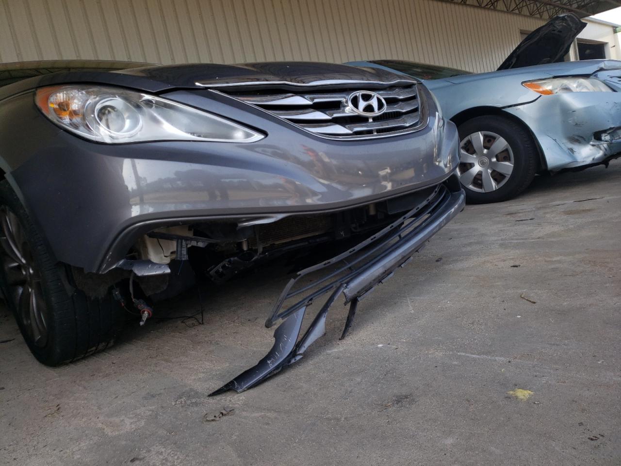 Photo 9 from auction – 2012 HYUNDAI SONATA SE with VIN 5NPEC4AB5CH423510